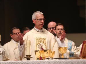 fr taphorn Mass altar saint paul seminary