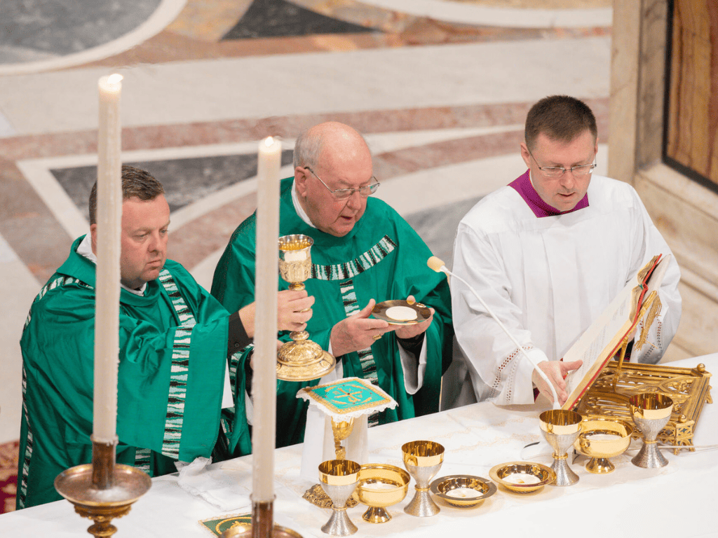 Gudjonsson raises the Chalice alongside Cardinal Kevin Farrell during the Consecration