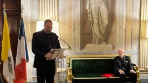fr evan koop receiving delubac award